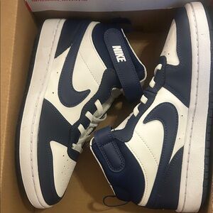 Nike Kids' Borough Mid 2